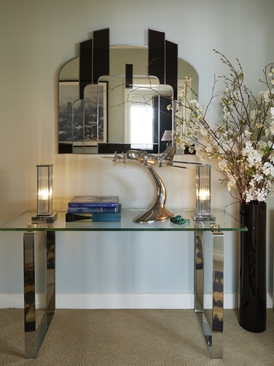 Hallway interior featuring a console table and mirror 